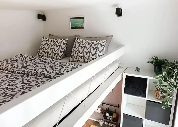 Loft Bed Studio With Free Parking, 2 Bikes! Self Check In, Wi-Fi, Ac